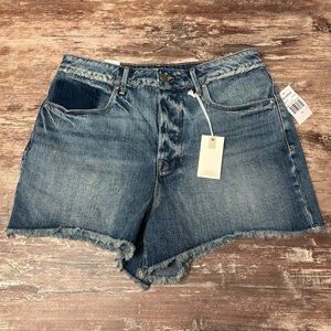Good American | NWT Bombshell Shorts Shadow Pockets Frayed Denim Summer 14/32